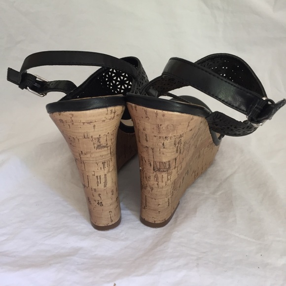 ❤️ UNISA Black Floral Scroll Cork Wedge Sandal 10 - Picture 4 of 6